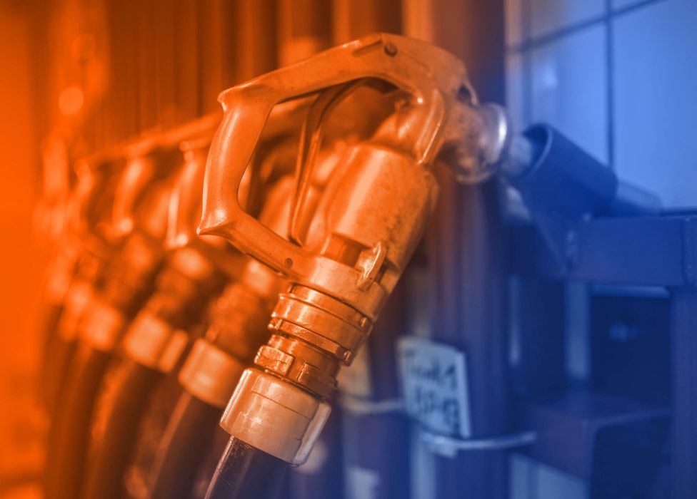 Several lubricant dispensing valves with handle hanging next to each other in a row on a dispensing system at ELKALUB. The front valve is clearly visible, the rear ones are blurred.