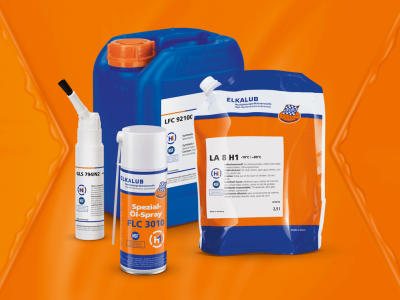 Various ELKALB containers for high-performance lubricants. In front is an oil spray can, behind it is a brush can on the left and a bag on the right. In the background is a 5 kg bucket.