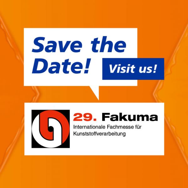 Auf zwei Sprechblasen steht: Save the Date! Kommen Sie vorbei. diese zeigen auf das Fakuma-Logo.