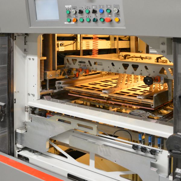 Darstellung einer mit ELKALUB geschmierten Stanzmaschine